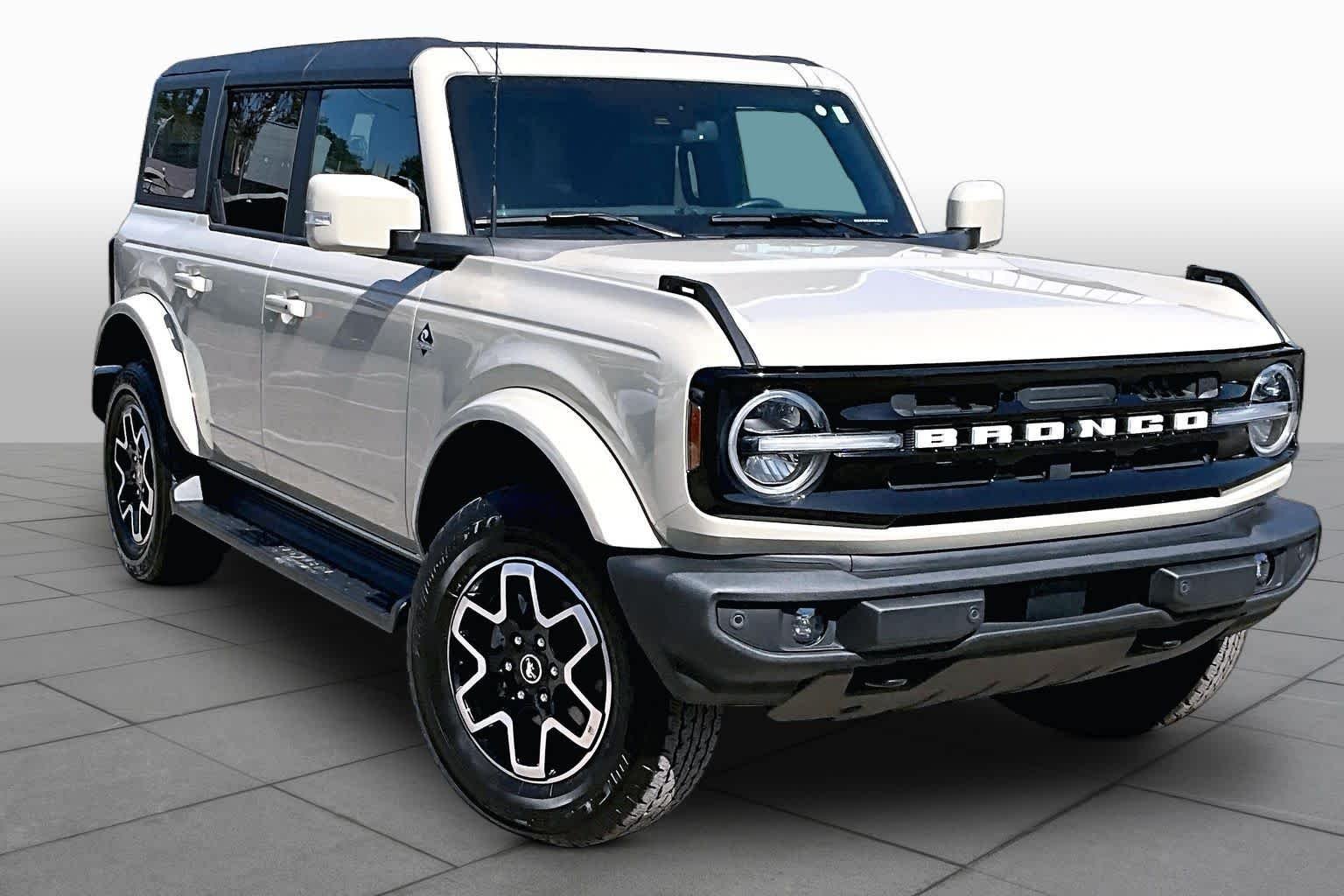 Used 2025 Desert Sand Ford Outer Banks image 3