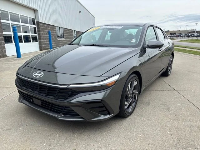 Used 2025 Amazon Gray Hyundai SEL Convenience image 4