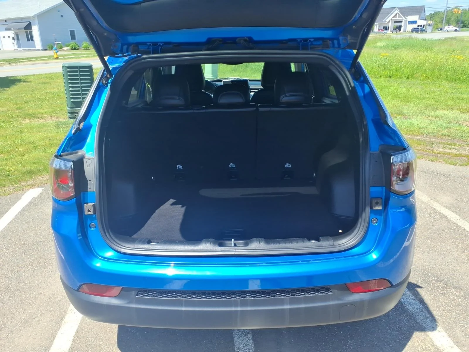 Used 2024 Blue Pearl Jeep Latitude image 13