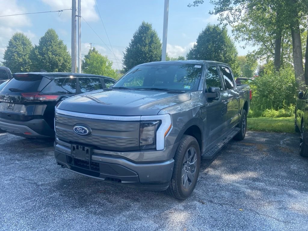Used 2022 Gray Metallic Ford Lariat image 3
