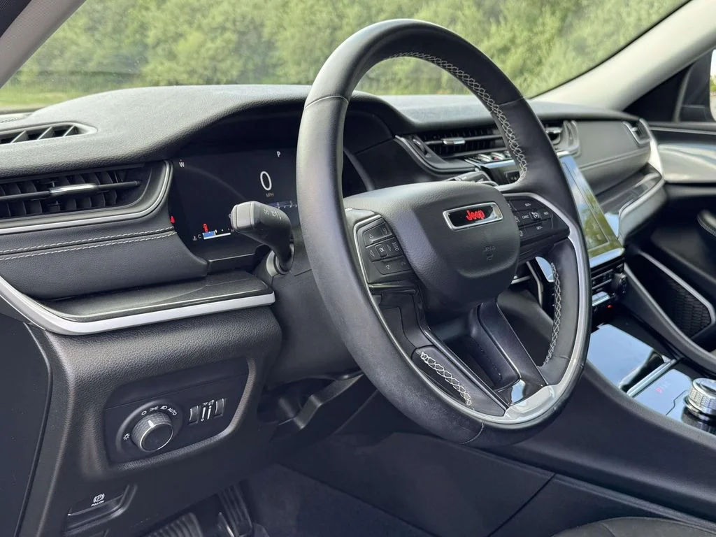 Used 2021 Black Jeep Laredo image 2