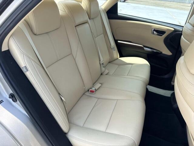 Used 2018 Creme Brulee Mica Toyota XLE image 9