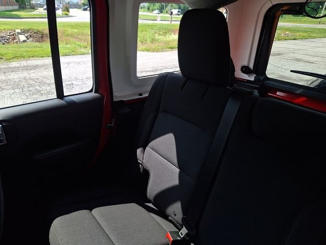 Used 2018 Red Jeep Unlimited Sport S image 18