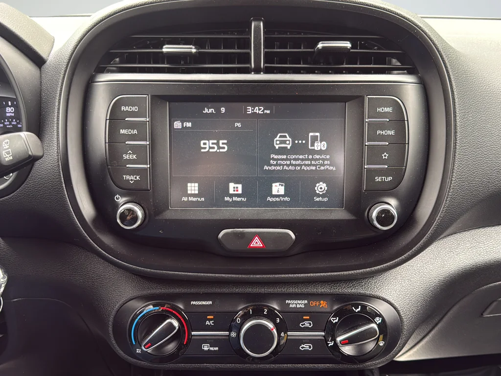 Used 2021 Black Kia S image 19