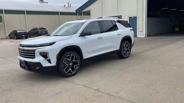 New 2026 Polar White Tricoat Chevrolet High Country image 4