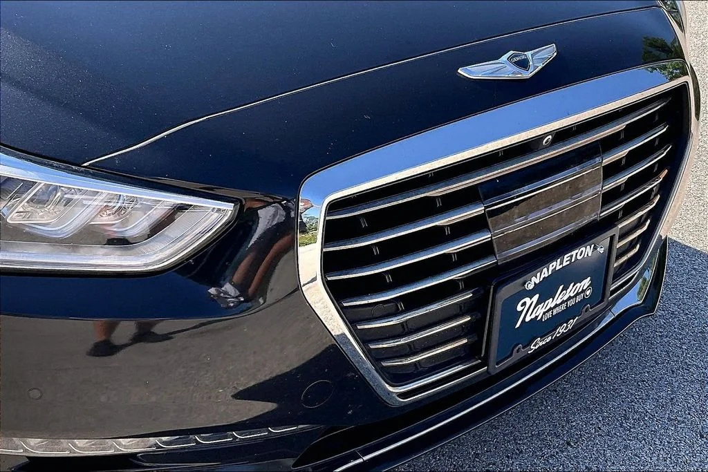 Used 2018 Black Genesis 3.3T Premium image 31