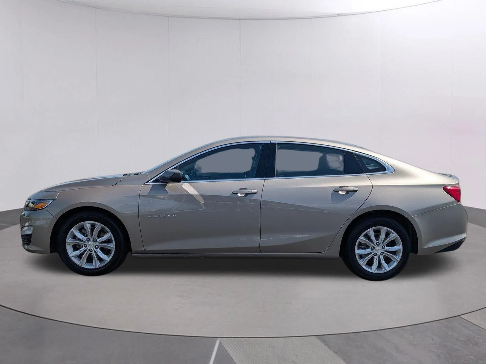 Used 2024 Mineral Gray Metallic Chevrolet 1LT image 2