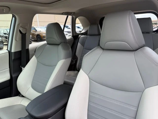 Certified Used 2023 SILVER SKY METALLIC Toyota XLE Premium image 13