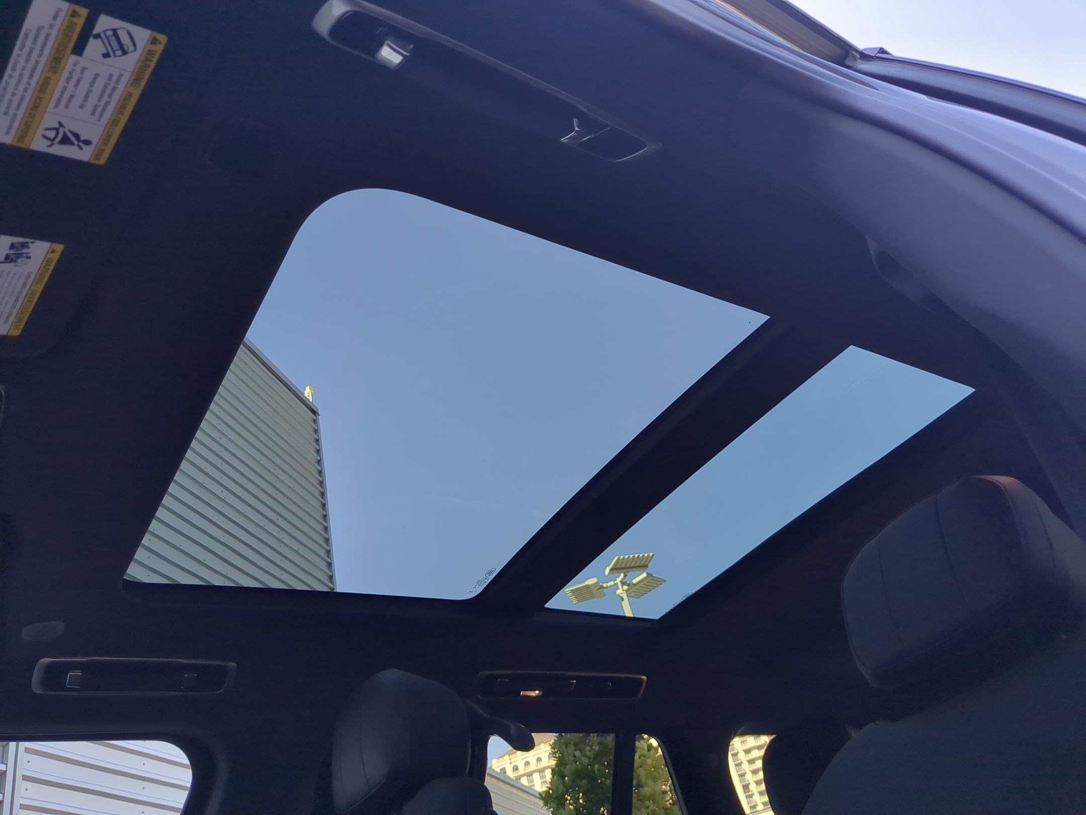 New 2027 Carpathian Grey Land Rover P400 SE LWB 7 Seat image 24