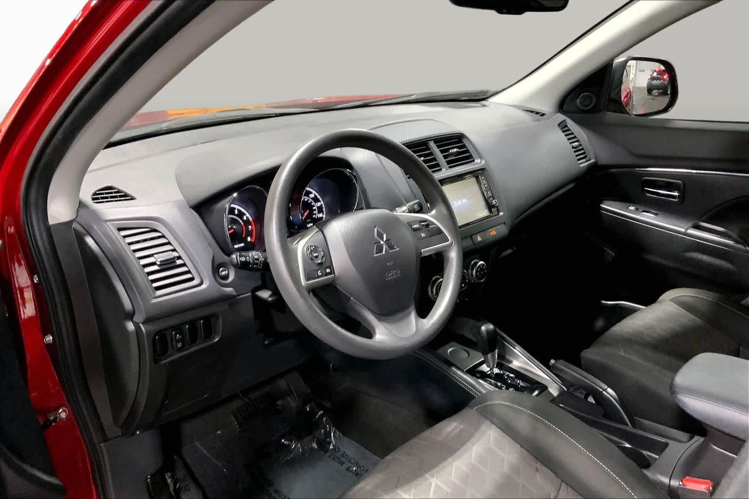 Used 2022 Red Diamond Mitsubishi ES image 18