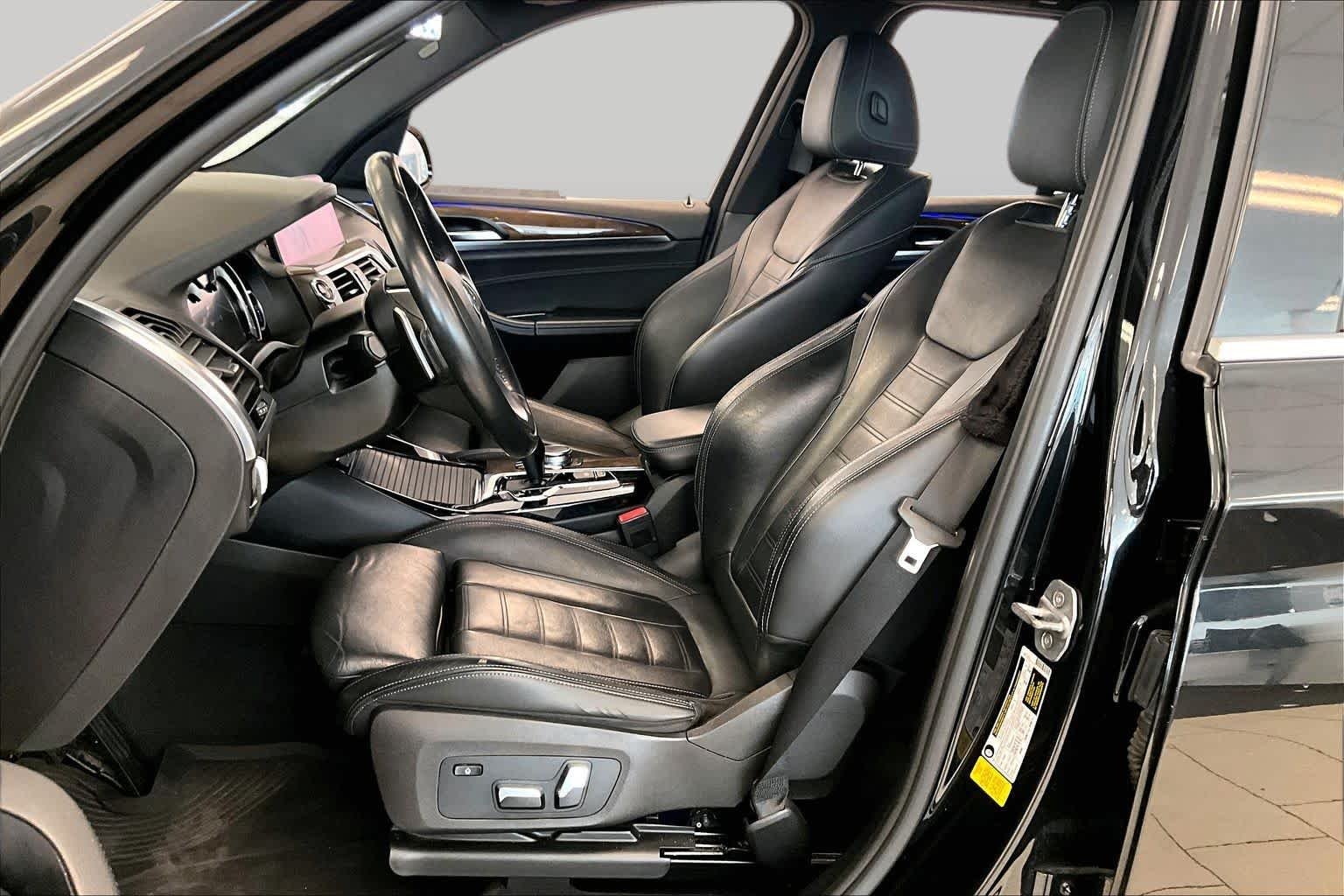 Used 2019 Black Sapphire Metallic BMW sDrive30i image 7