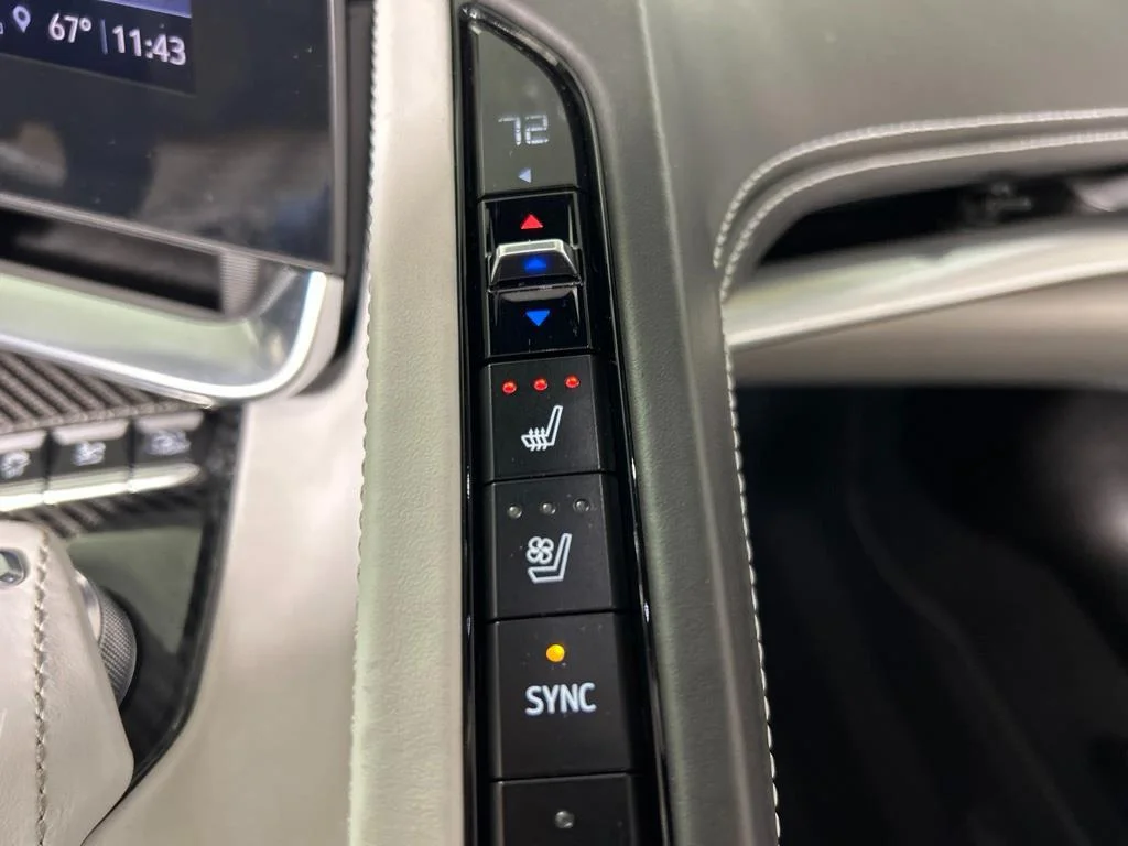 Used 2021 Arctic White Chevrolet 3LT image 7