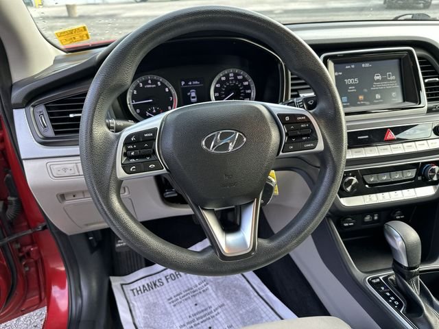 Used 2019 Red Hyundai SE image 13
