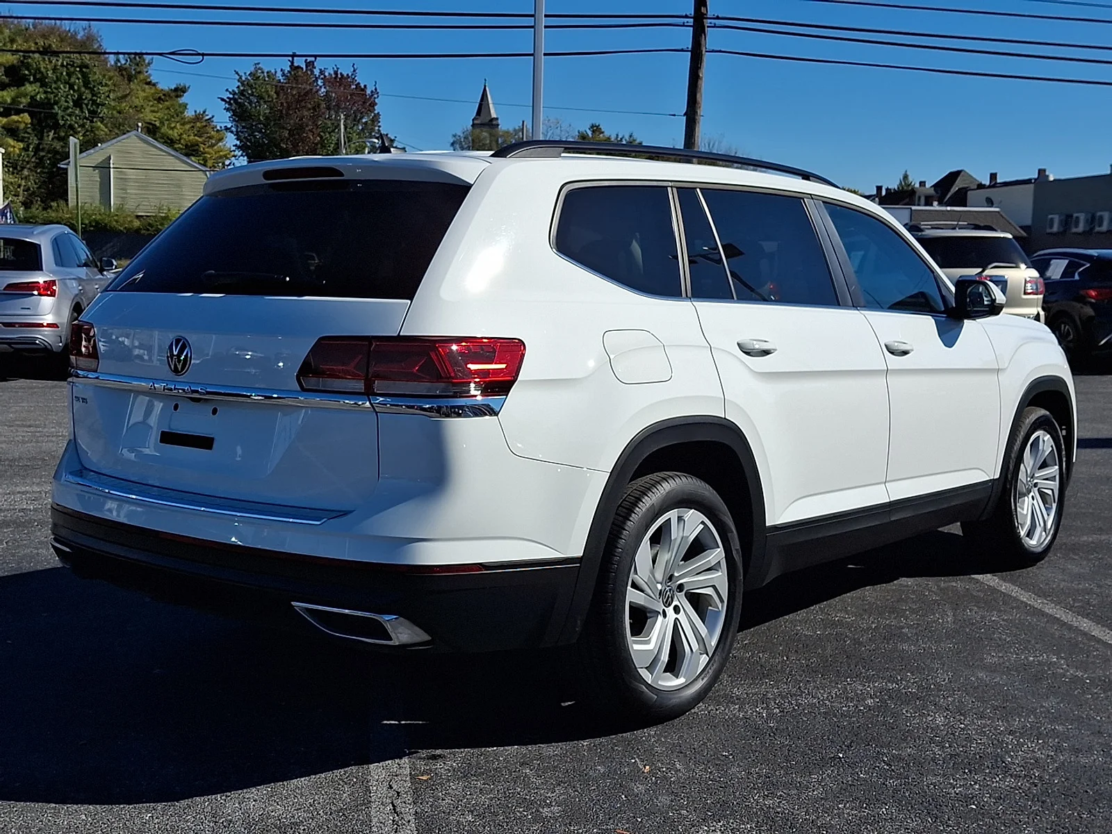 2022 Volkswagen Atlas SE w/Tech - Photo 8