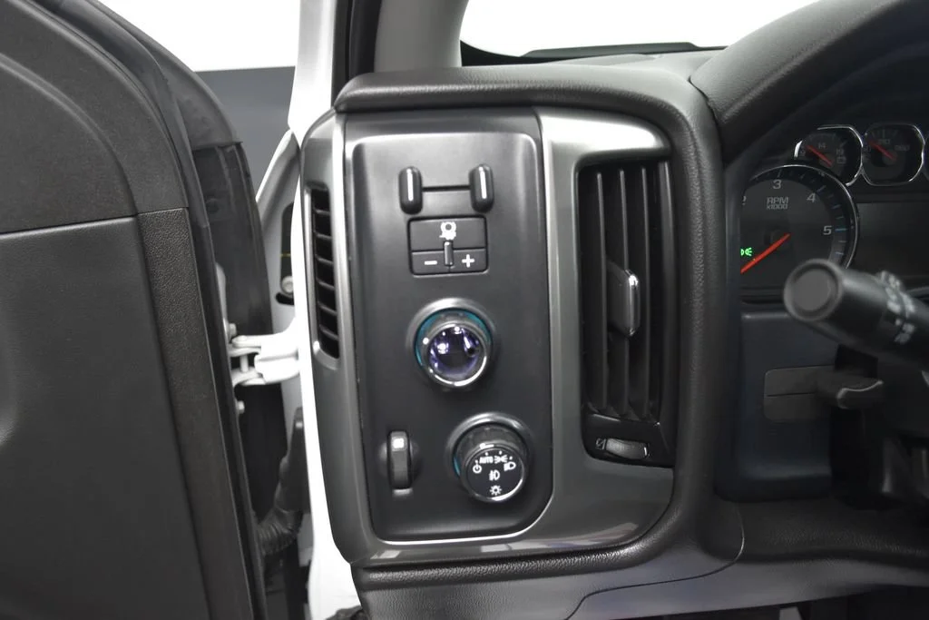 Used 2019 Summit White Chevrolet LT image 15