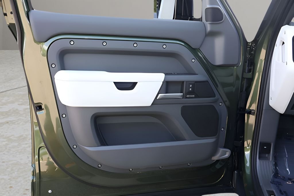 New 2026 Woolstone Green Land Rover X-Dynamic SE image 10