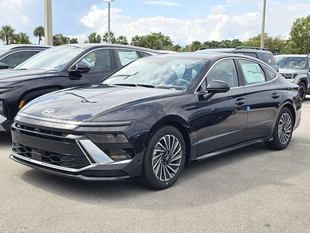 Used 2025 Blue Hyundai SEL image 1