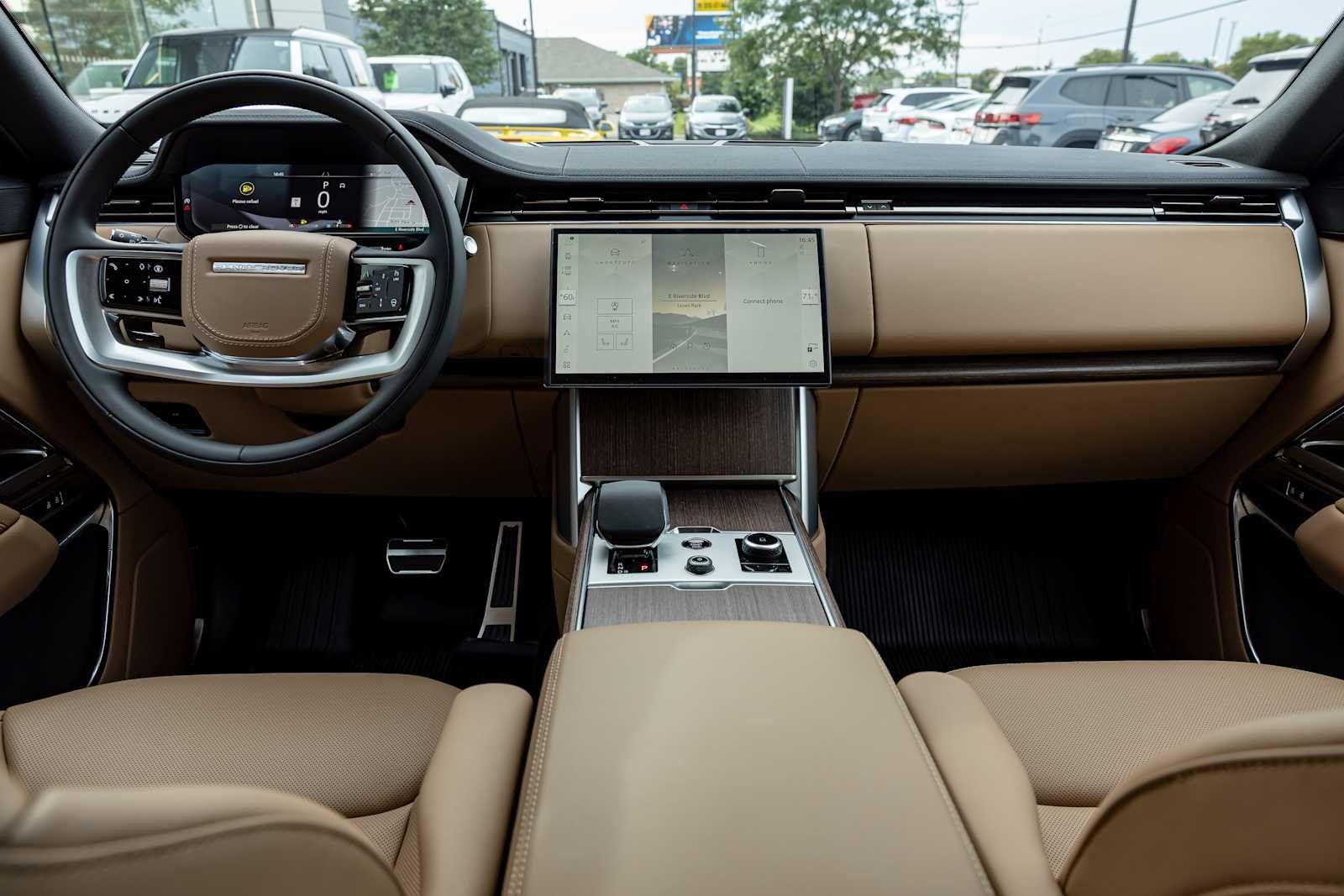 New 2027 Santorini Black Land Rover SE image 4