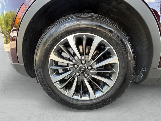Used 2022 Red Lincoln Standard image 24