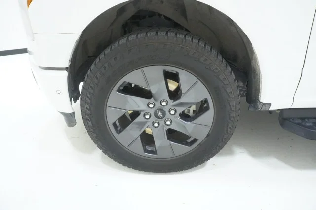 Used 2023  Ford Pro image 11