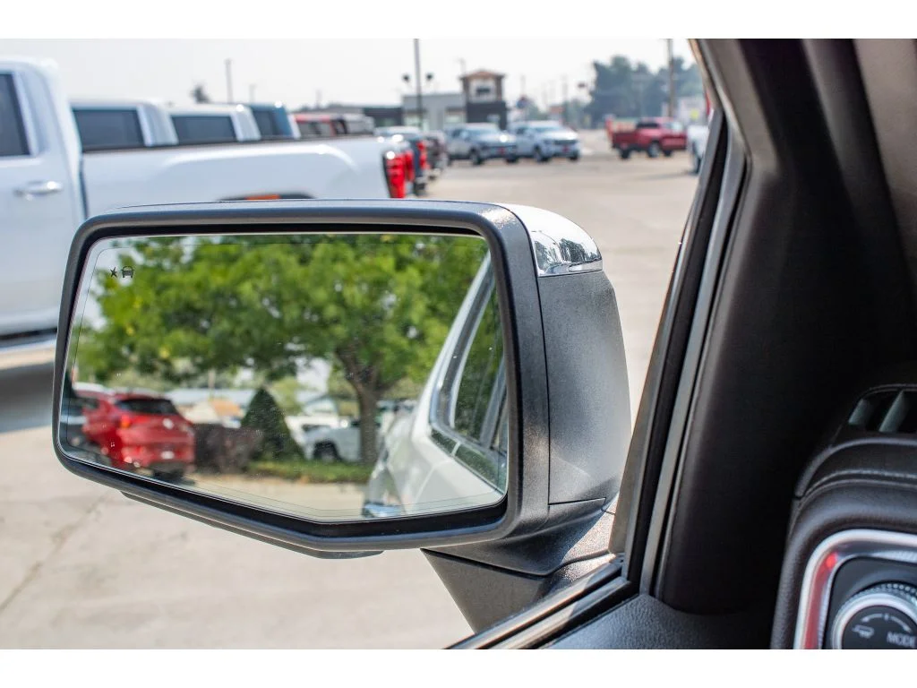Used 2021 White Frost Tricoat GMC Denali image 35