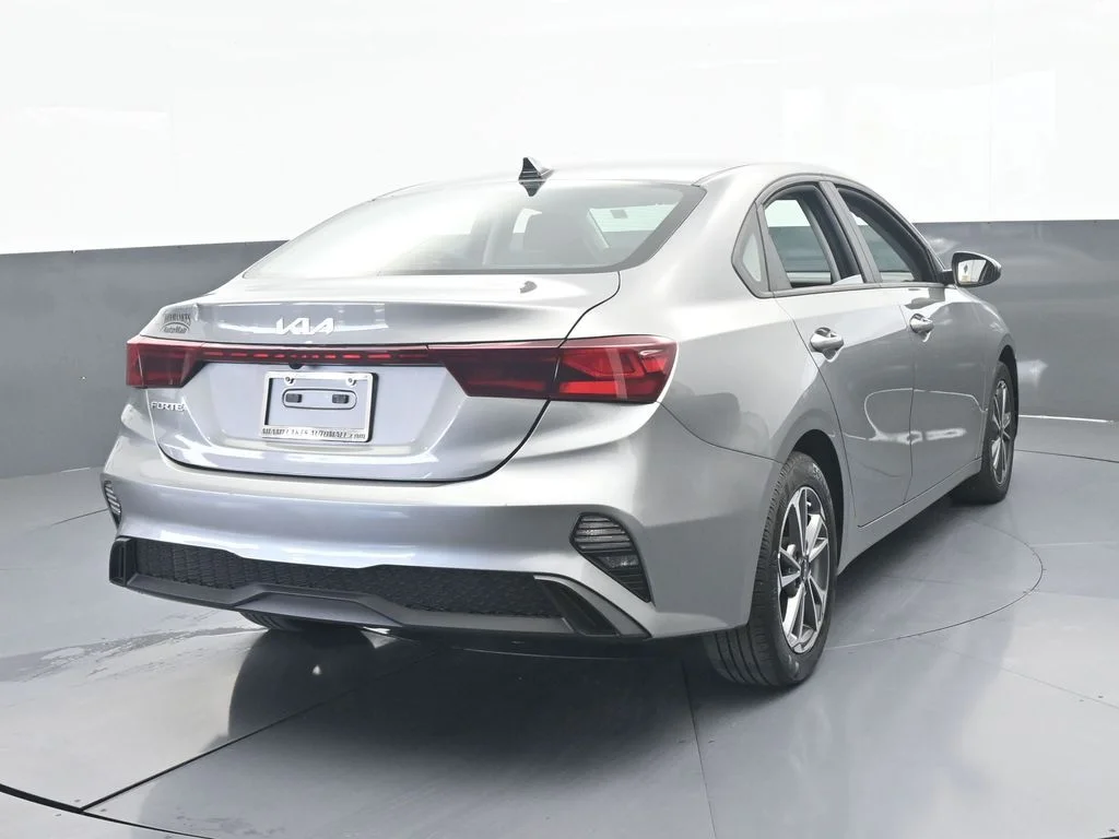 Used 2022 Steel Gray Kia LXS image 5