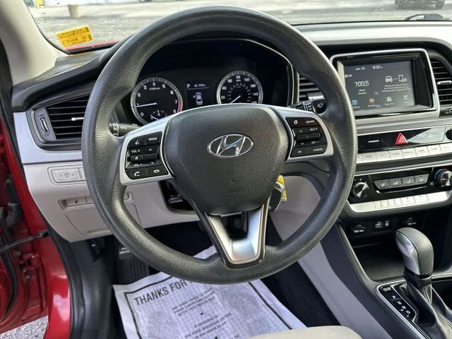 Used 2019 Red Hyundai SE image 13