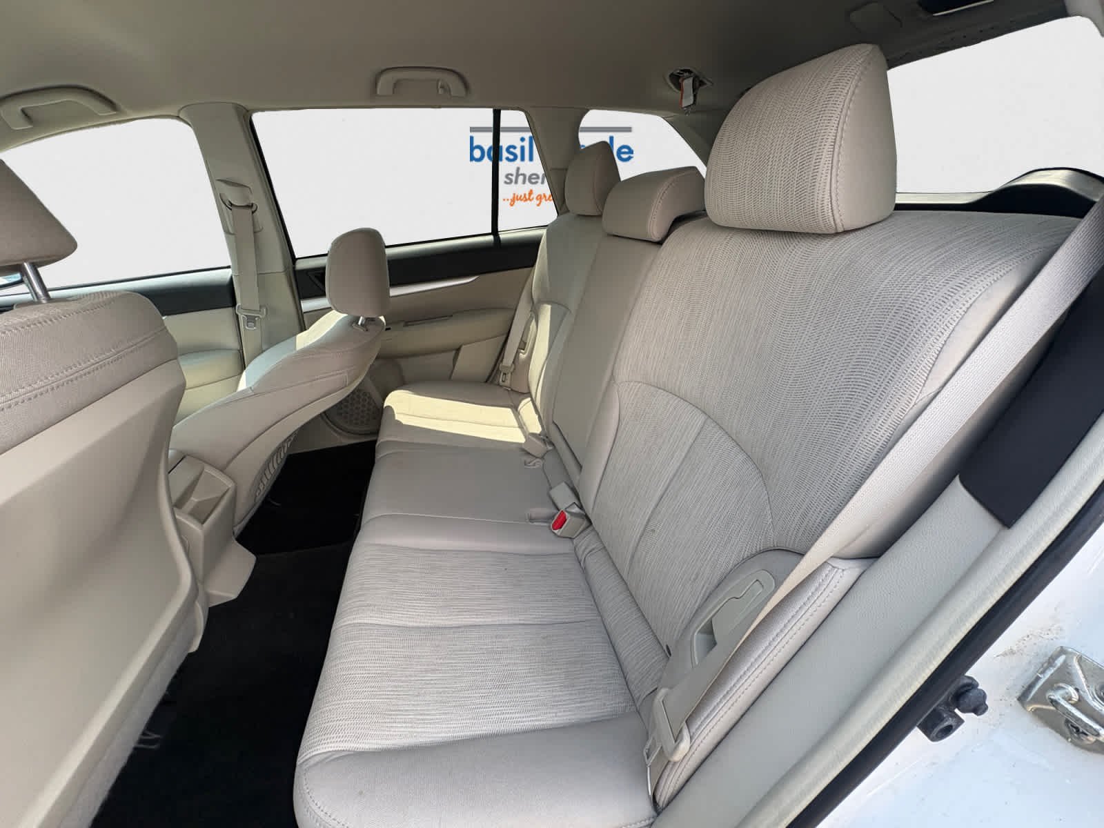 Used 2013 Satin White Pearl Subaru 2.5i Premium image 18