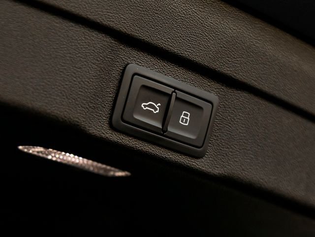 Used 2025 Horizon Blue Metallic Audi  image 32