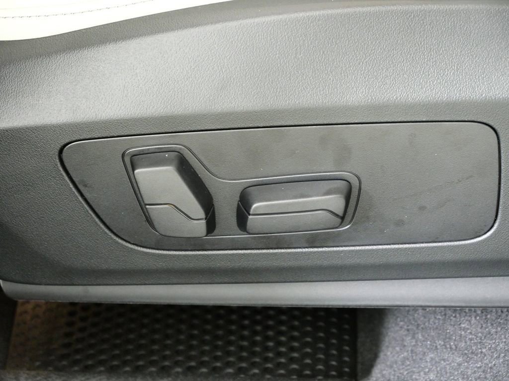 Used 2026 Space Silver Metallic BMW xDrive28i image 23