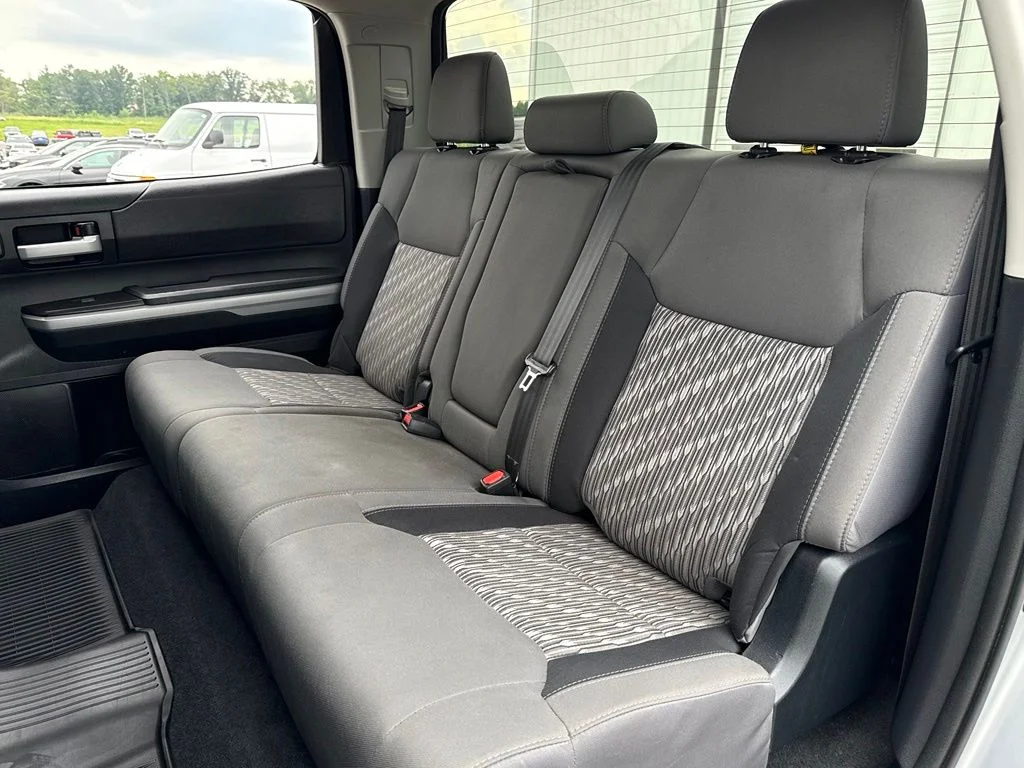 Used 2018 Silver Toyota SR5 image 24