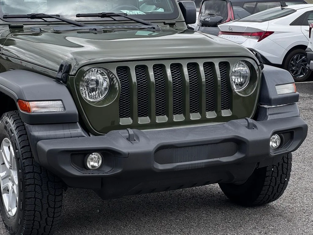 Used 2023 Green Jeep Sport S image 7