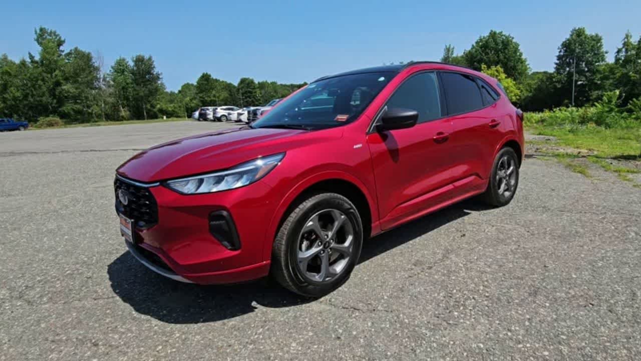 Used 2023 Rapid Red Metallic Tinted Clearcoat Ford ST-Line image 4