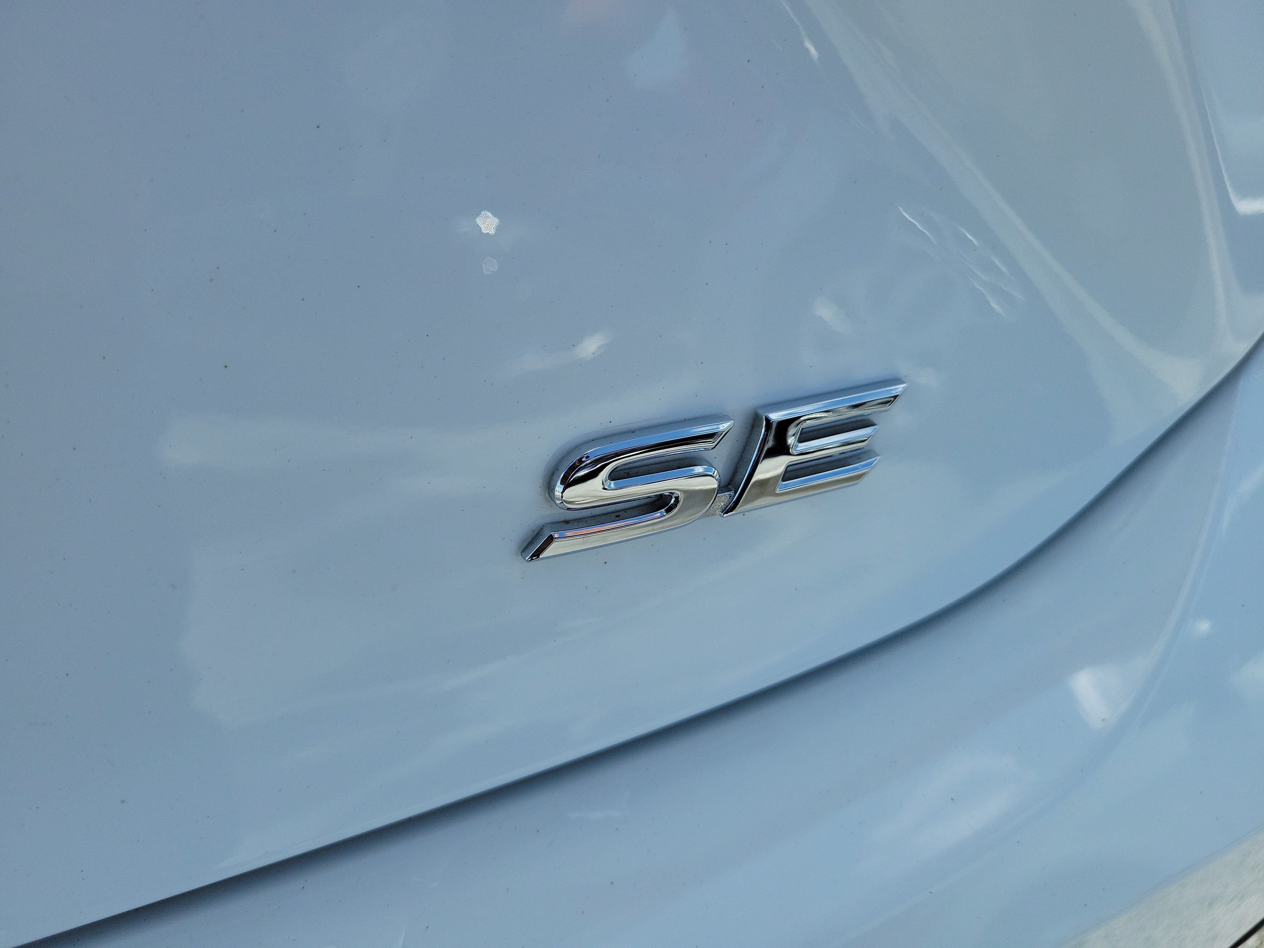 Used 2025 Ice Toyota SE image 8