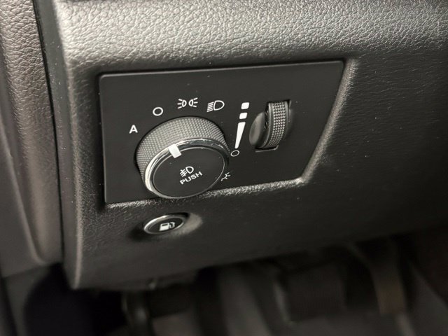 Used 2016 Silver Jeep Laredo image 18