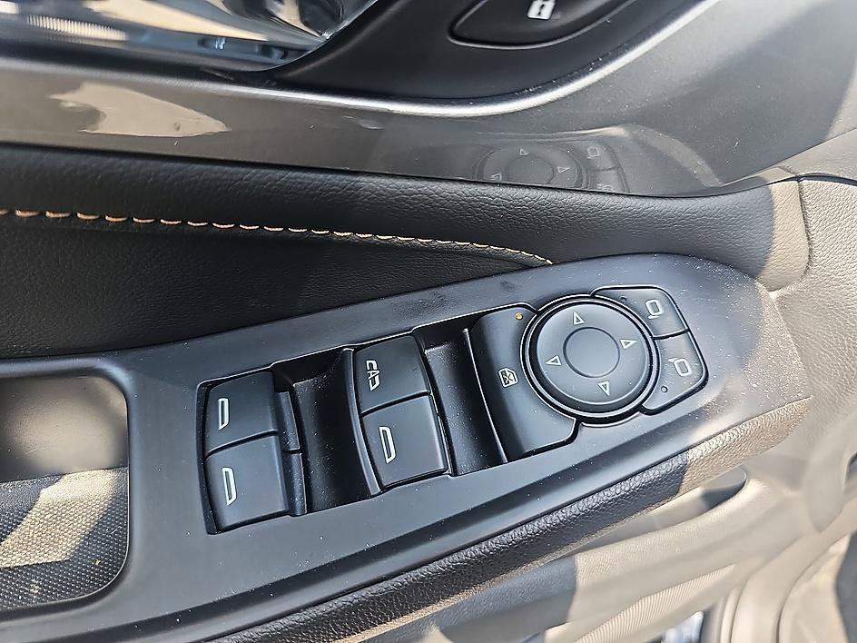 Used 2021 Mosaic Black Metallic Chevrolet RS Awd image 12