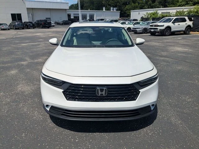 Used 2024 Platinum White Pearl Honda EX image 4