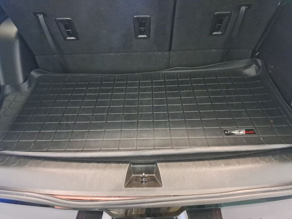 Used 2022 Red Chevrolet Premier image 28