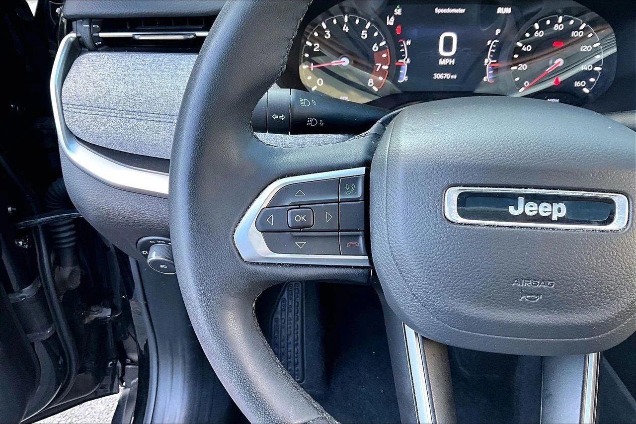 Certified Used 2025 Black Jeep Latitude image 28