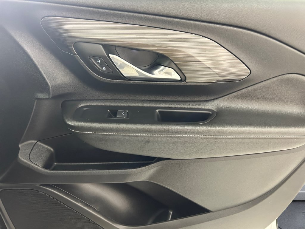 Used 2024 White GMC SLE image 15