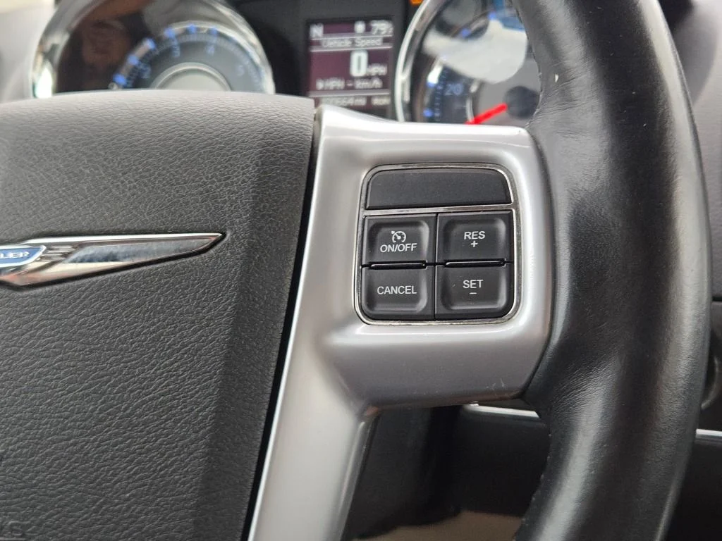 Used 2013 Silver Chrysler Touring-L image 34