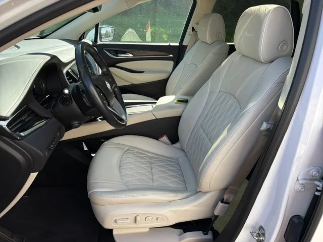 Used 2023 WHITE FROST TRICOAT Buick Avenir image 14