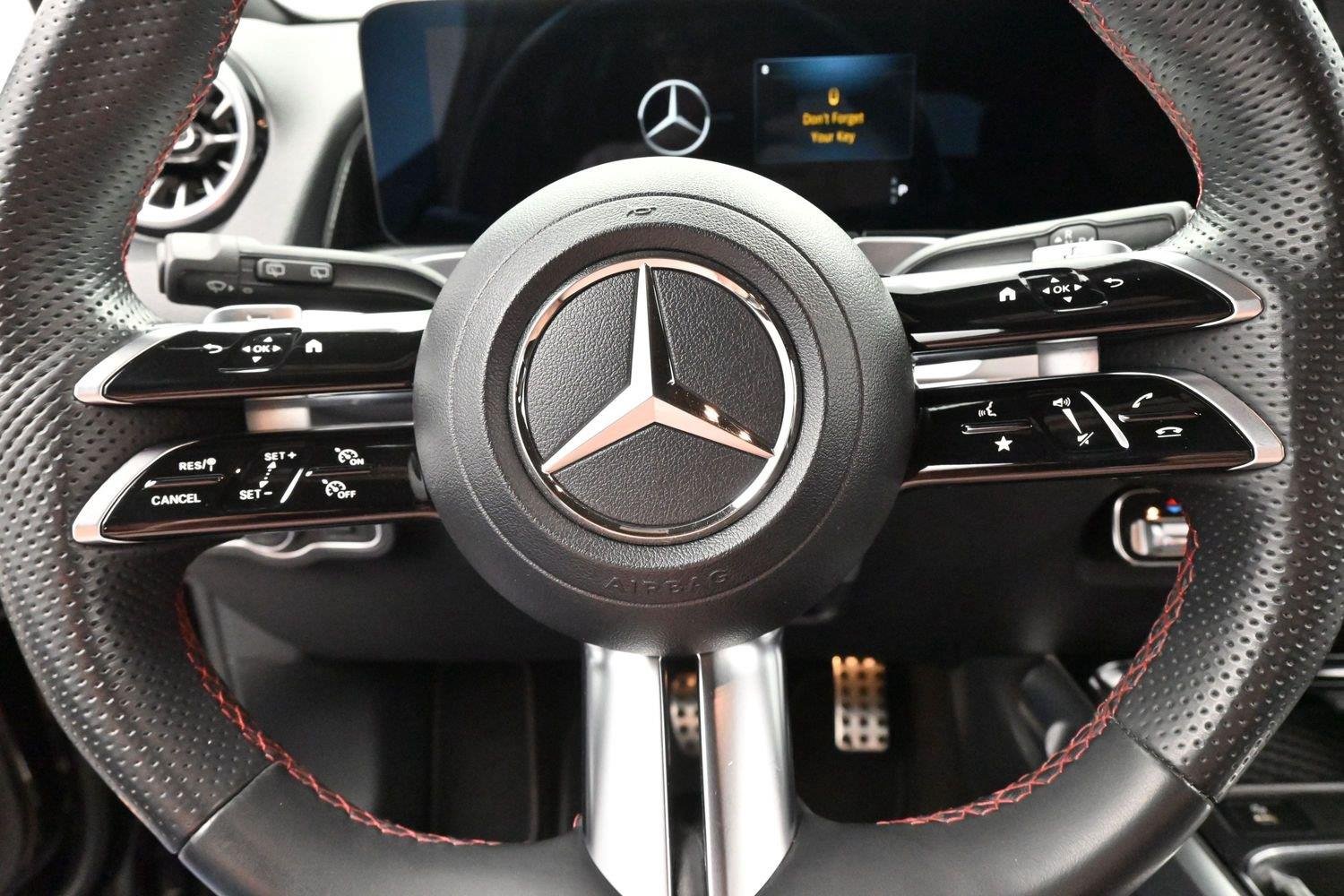 Used 2024 Black Mercedes-Benz GLB 250 image 17
