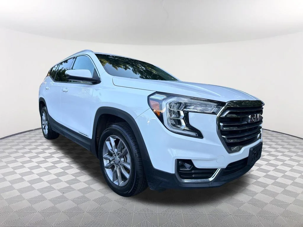 Used 2022 White GMC SLT image 3