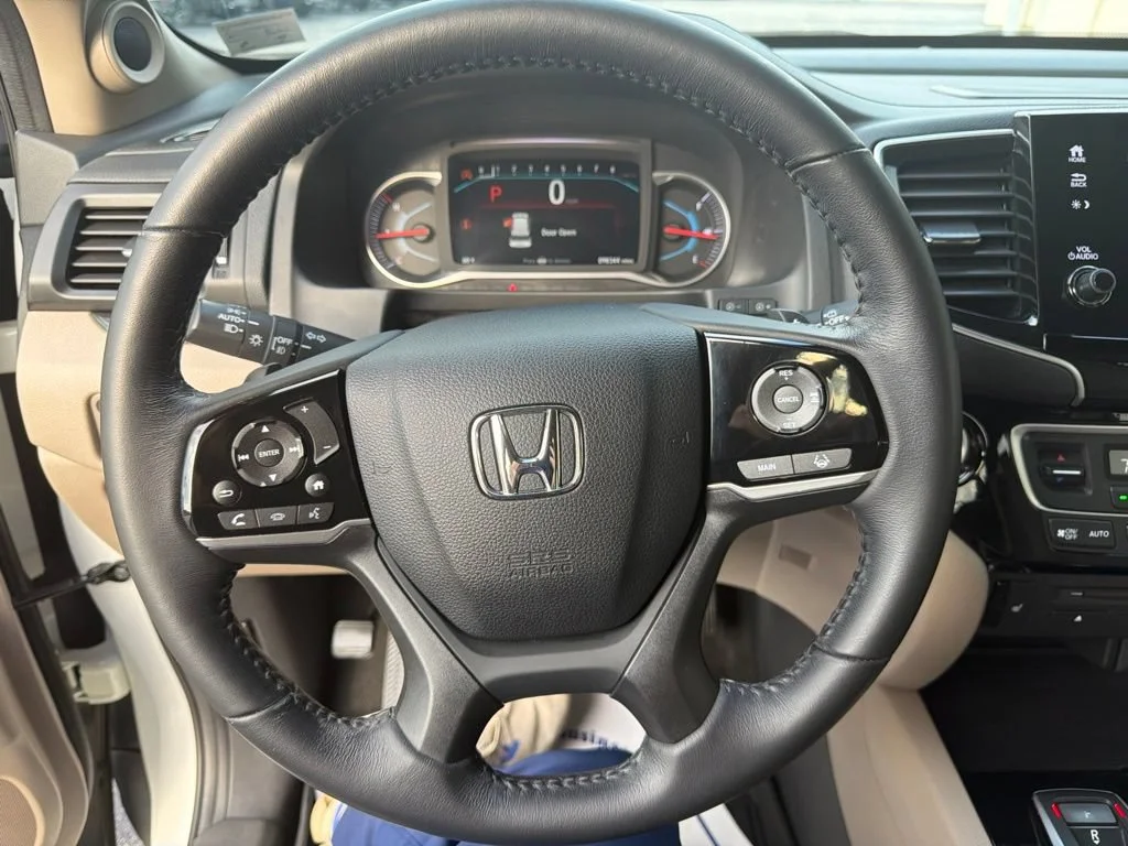 Used 2019 White Honda Touring 7-Passenger image 11