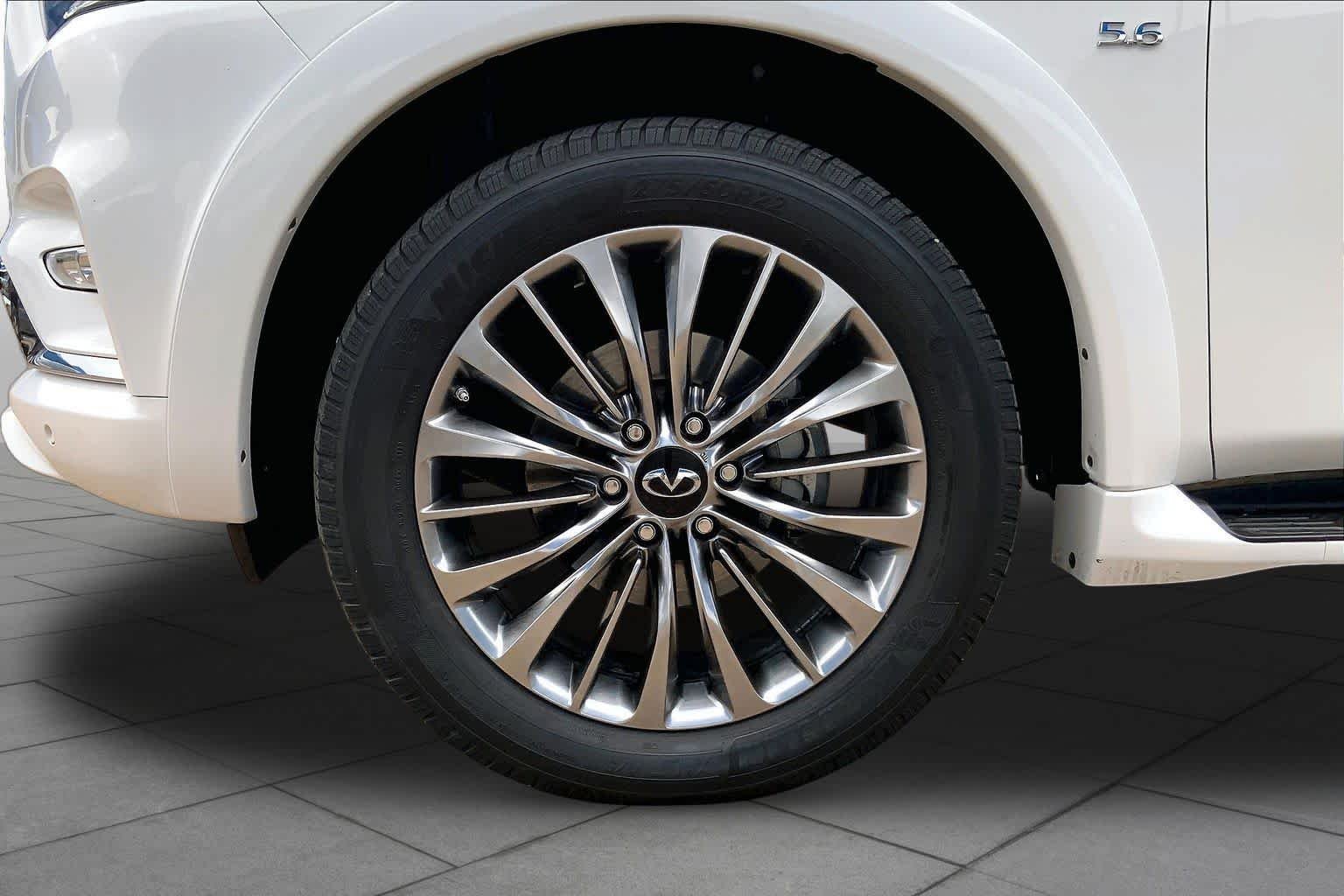 Used 2019 Moonstone White INFINITI LUXE image 11