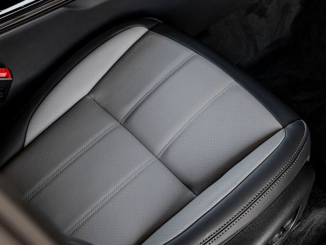 New 2026 Carpathian Grey Land Rover Hoxton Edition image 32