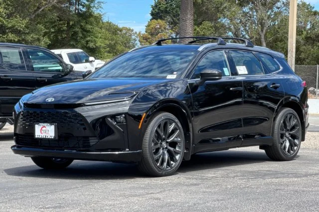 2026 Toyota Crown Signia Limited - Photo 8