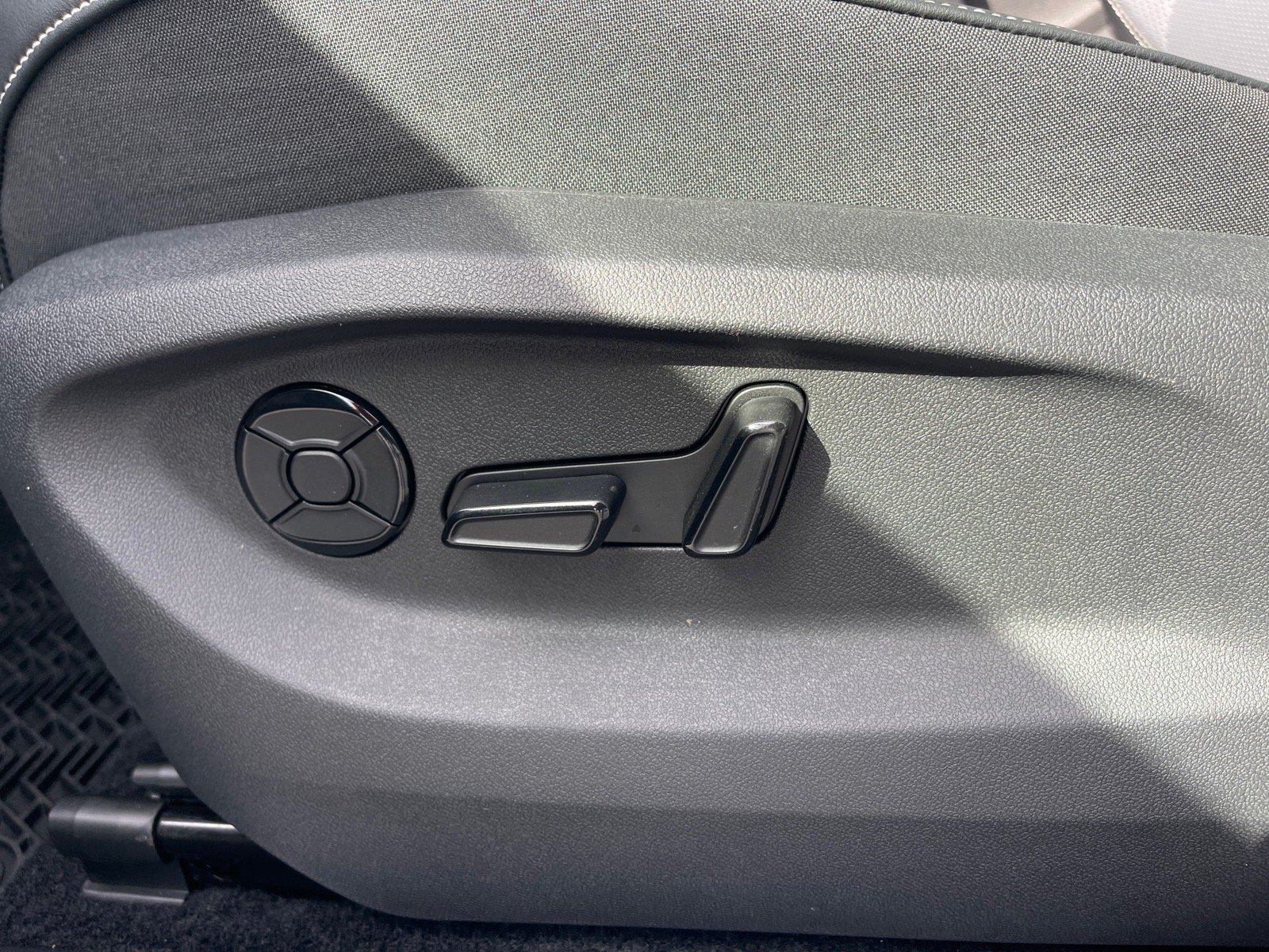 New 2026 Silver Volkswagen SE image 9