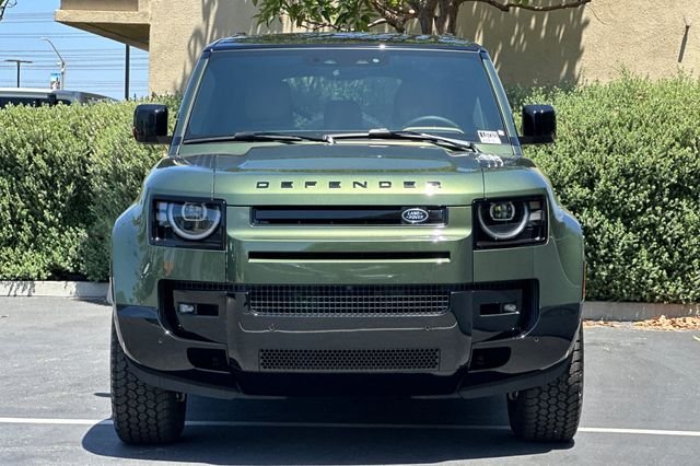 New 2026 Woolstone Green Land Rover X-Dynamic SE image 8